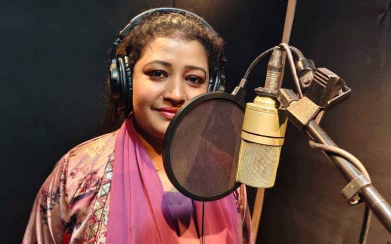 পুরুষ বাউলরা বিছানায় ডাকে, সাড়া দিলে গানের প্রোগ্রাম মিলে