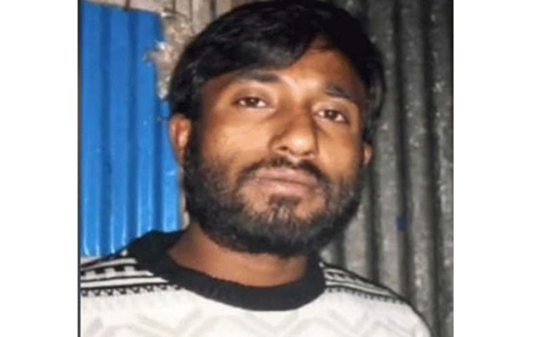 চট্টগ্রামে বাড়ির সামনে ব্যবসায়ীকে কুপিয়ে খুন, আটক ২