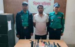 চট্টগ্রাম থেকে সন্ত্রাসী বালু ইসমাইলকে গ্রেফতার করেছে সেনাবাহিনী