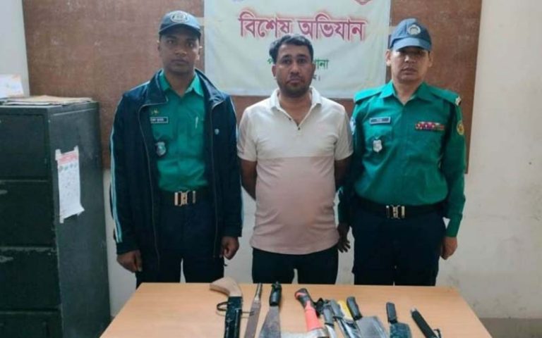 চট্টগ্রাম থেকে সন্ত্রাসী বালু ইসমাইলকে গ্রেফতার করেছে সেনাবাহিনী