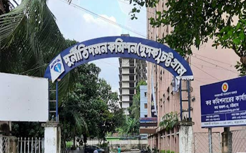 নির্বাচন কর্মকর্তাসহ ৩ জনের বিরুদ্ধে দুদকের মামলা