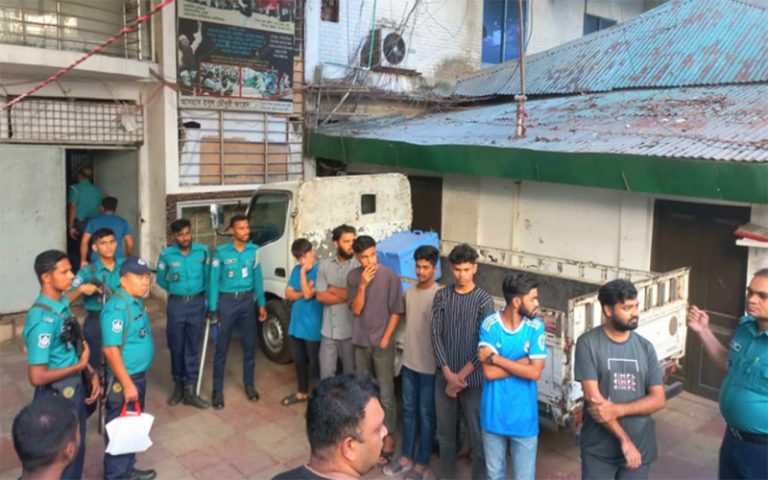 সাবেক মন্ত্রী নওফেলের বাসায় পুলিশের অভিযানে আটক ৭