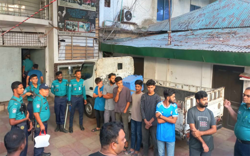 সাবেক মন্ত্রী নওফেলের বাসায় পুলিশের অভিযানে আটক ৭