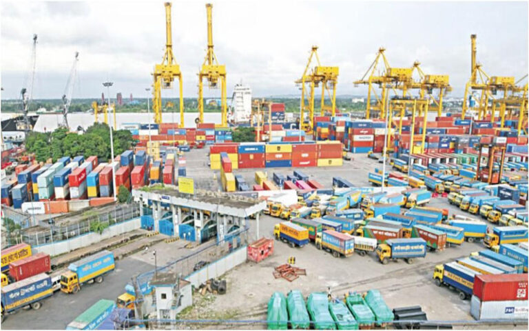 ইজারা প্রক্রিয়ার প্রতিবাদে চট্টগ্রাম বন্দর অবরোধের ডাক