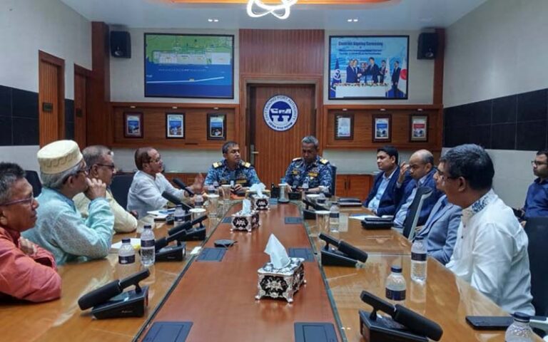 বৈঠকের পরও অবরোধ কর্মসূচিতে অনড় স্কপ, রক্ষা পরিষদের প্রত্যাহার