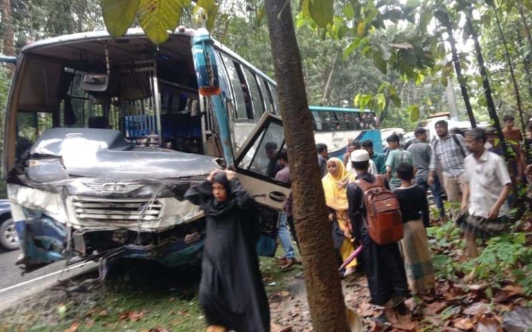কক্সবাজার যাওয়ার পথে প্রাণ হারালেন ৫ ভ্রমণপিপাসু