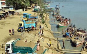 খুনোখুনিতে চট্টগ্রামে বালু তোলা ও বিক্রয়ে নিষেধাজ্ঞা