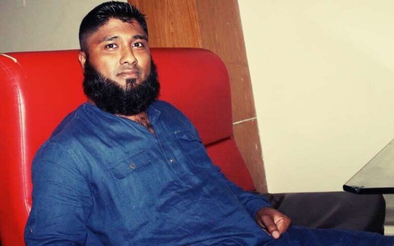 সচিবের শ্যালক পরিচয়ে রেলওয়ে গিলে খাচ্ছে সিন্টু