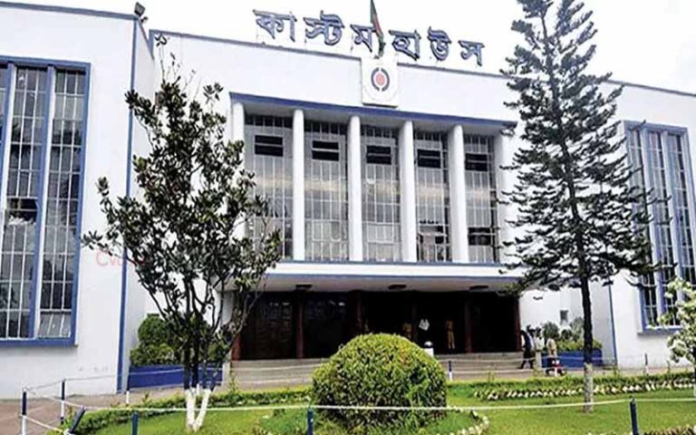 চট্টগ্রাম কাস্টমসের ১৯ কর্মকর্তার বিরুদ্ধে দুদকের চার্জশিট