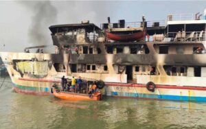 সেন্টমার্টিনগামী জাহাজে আগুনে কর্মচারী নিহত, রক্ষা পেলেন ১৯৪ পর্যটক