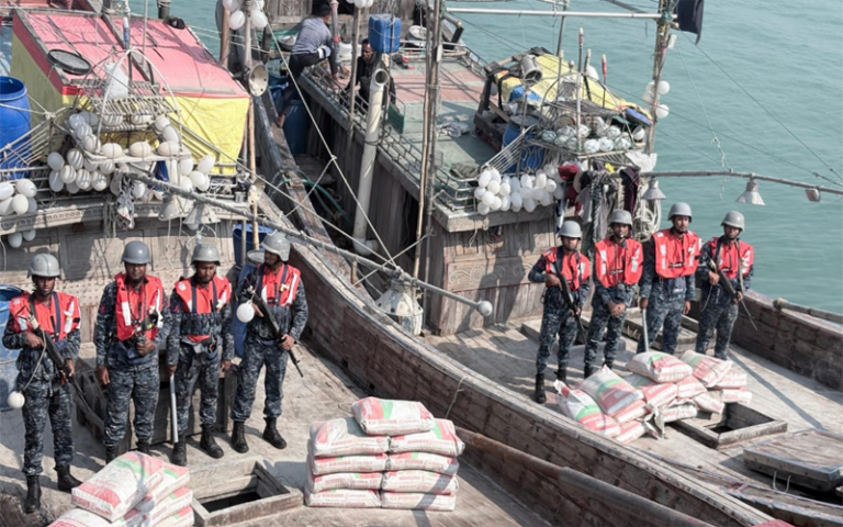 সাগর থেকে সিমেন্টবোঝাই দুটি বোটসহ গ্রেপ্তার ২৩