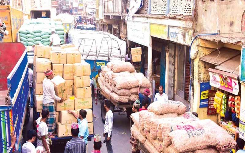 খাতুনগঞ্জে উপচে পড়ছে ভোগ্যপণ্য