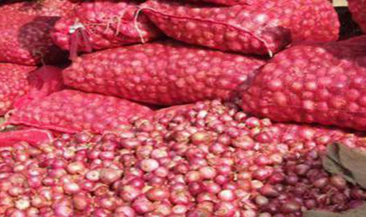 আমদানির ঘোষণায় খাতুনগঞ্জে পেঁয়াজের দরপতন