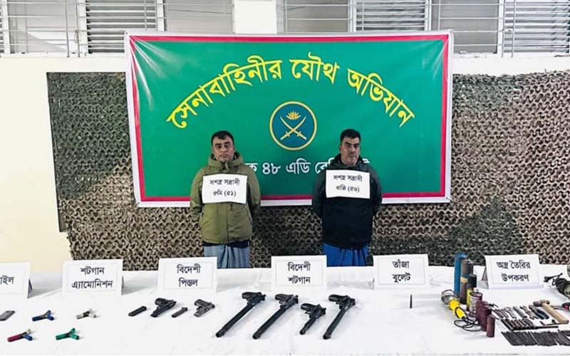 চট্টগ্রামে চেয়ারম্যানের বাড়িতে অস্ত্রের গুদাম, গ্রেফতার ২ ভাই