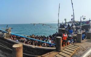 সাগরপথে কাঠের নৌকায় চড়ে মালয়েশিয়া যাচ্ছিলেন তারা