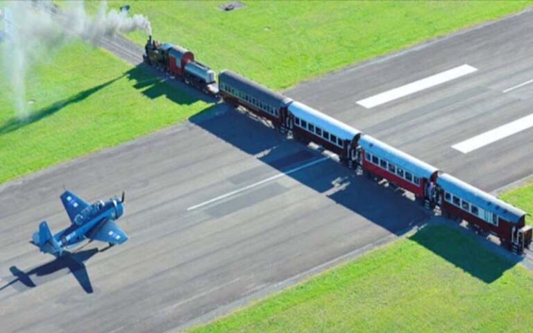 বিমানের রানওয়েতে চলে ট্রেনও!