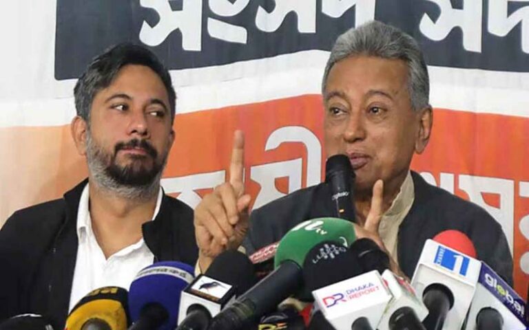 একটা দল ব্যালট ছাপাচ্ছে, বোরকা বানাচ্ছে