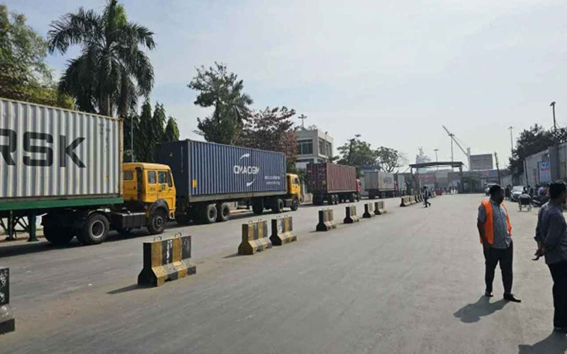 অনির্দিষ্টকালের শাটডাউনে চট্টগ্রাম বন্দর