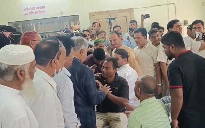 নির্বাচনী নাটকে নায়ক এমপি, মঞ্চ আনোয়ারা স্বাস্থ্য কমপ্লেক্স