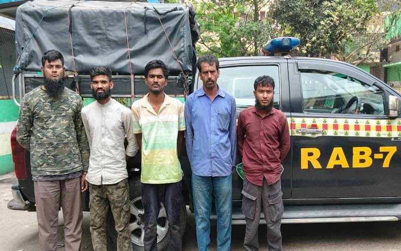 চট্টগ্রামে ইয়াবার বড় চালান জব্দ করেছে র‌্যাব, গ্রেপ্তার ৫