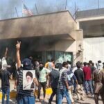 খামেনি হত্যার প্রতিবাদে পাকিস্তানে মার্কিন দূতাবাসে হামলা