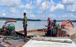 কর্ণফুলীর বালুমহাল ইস্যুতে পুলিশ-ব্যবসায়ী দ্বদ্ব