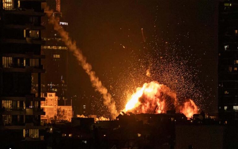 মার্কিন রণতরী আব্রাহাম লিংকনে ইরানি ক্ষেপণাস্ত্রের আঘাত