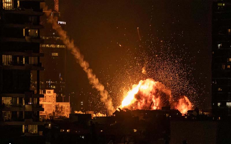 মার্কিন রণতরী আব্রাহাম লিংকনে ইরানি ক্ষেপণাস্ত্রের আঘাত