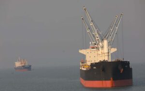 চট্টগ্রাম বন্দরে থমকে আছে বাঙ্কারিং কার্যক্রম