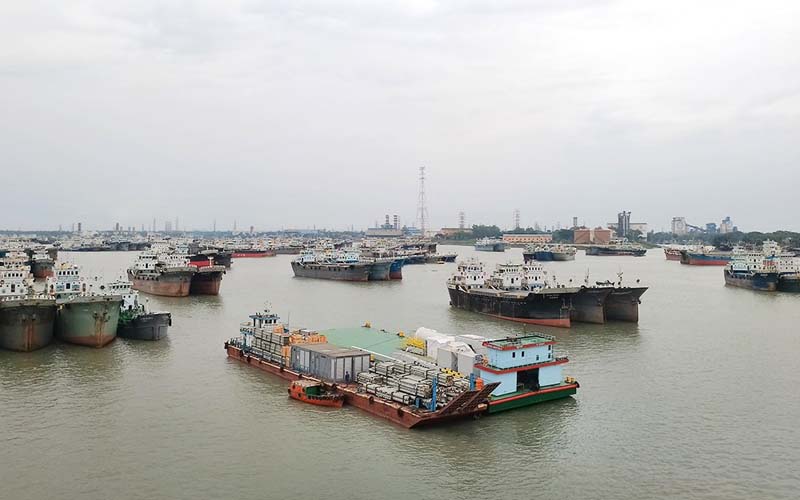 মজুতদারী নিয়ে লাইটার জাহাজের প্রতি বিশেষ সতর্কতা