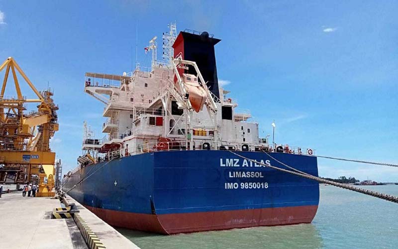 চট্টগ্রাম বন্দরে চার জাহাজে আসছে বিপুল পরিমাণ ডিজেল