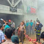 চিটাগাং শপিং কমপ্লেক্সে আগুন, নিয়ন্ত্রণে কাজ করছে ফায়ার সার্ভিস